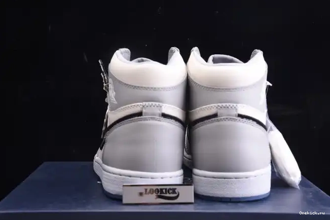 One Kick x Jordan 1 CN8607-002 shoe box) Retro High DR (DR 0602